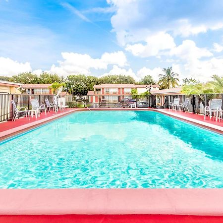 Econo Lodge Inn & Suites Florida City Exterior foto