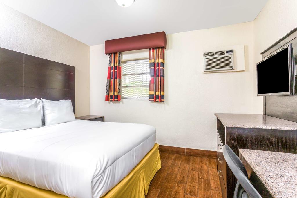 Econo Lodge Inn & Suites Florida City Exterior foto