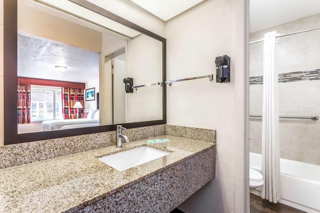 Econo Lodge Inn & Suites Florida City Exterior foto